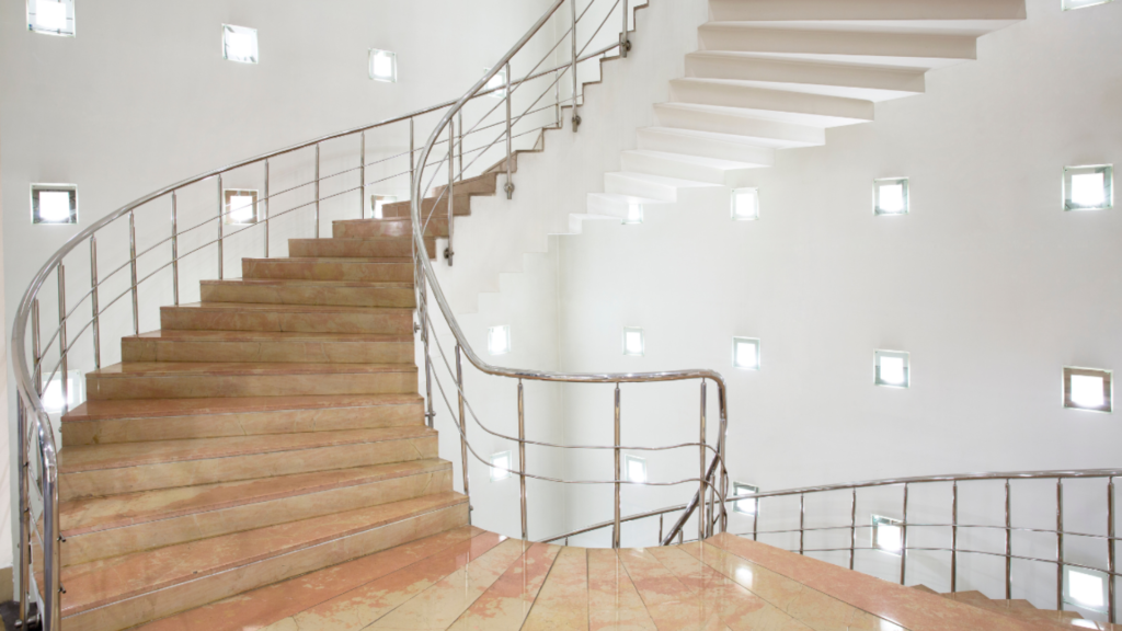 Ett rent och städat trapphus